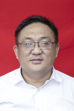 游海：党委委员、宣传统战部部长